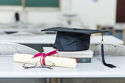 春招“黄金档”来袭：应届生看重落户政策 有企业招聘人数增五成